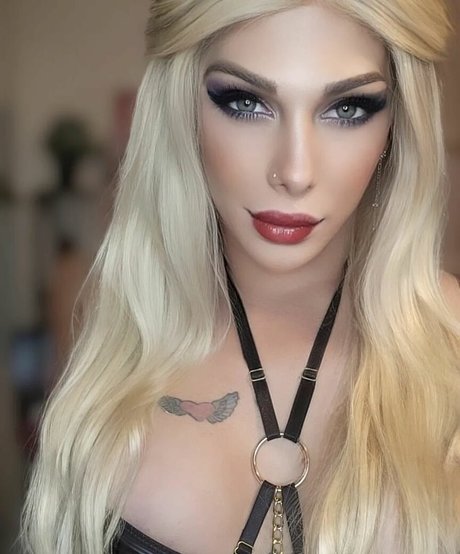 blonde au gros cul onlyfans nu en haute qualité photo