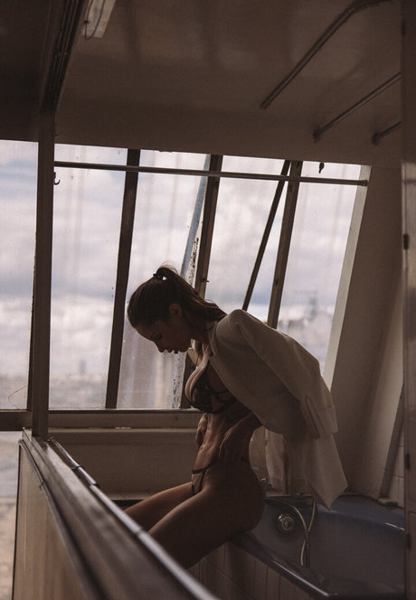 adolescent maigre onlyfans beau haut image