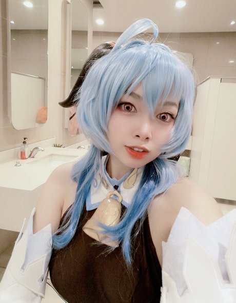 ys0 092 star du porno nue galerie