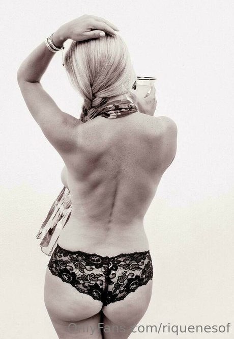 riquenesof jolie star du porno img