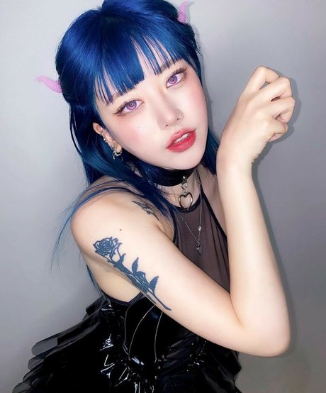 Naughty Rabbit actrice exclusive photos