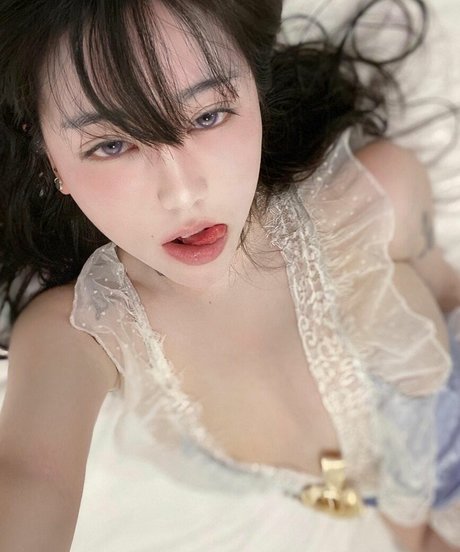 Naughty Rabbit star du porno nue images