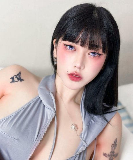 Naughty Rabbit modèle artistique galerie