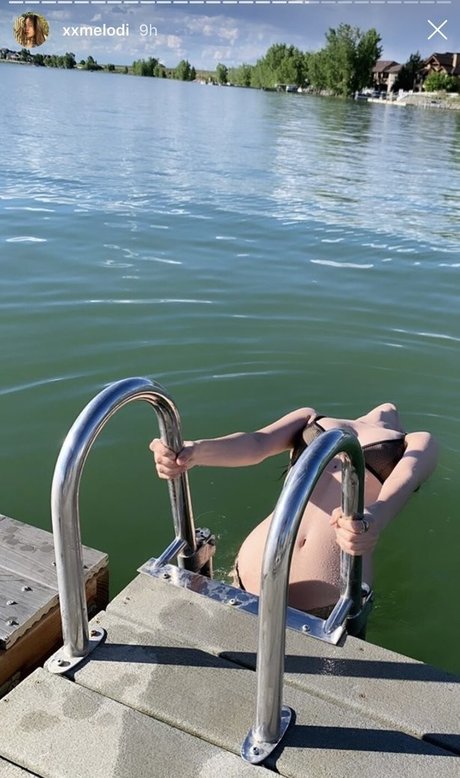 Melodi Flack modèle érotique photos