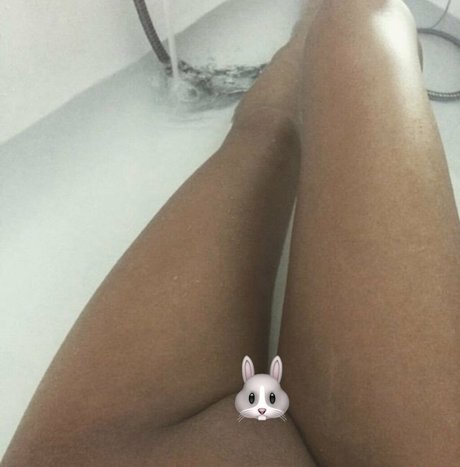 bang uniquementfans haut nu galeries