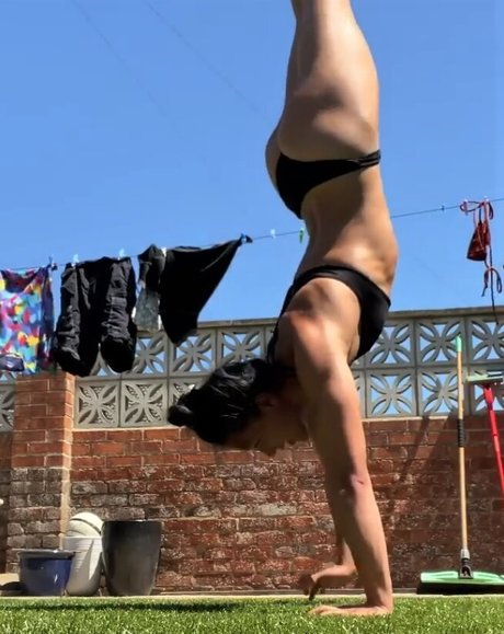 Alice Tai étoile nue des photos