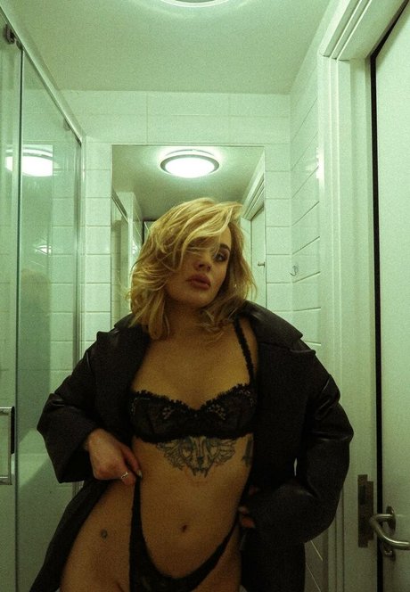 Polinarss modèle nu image