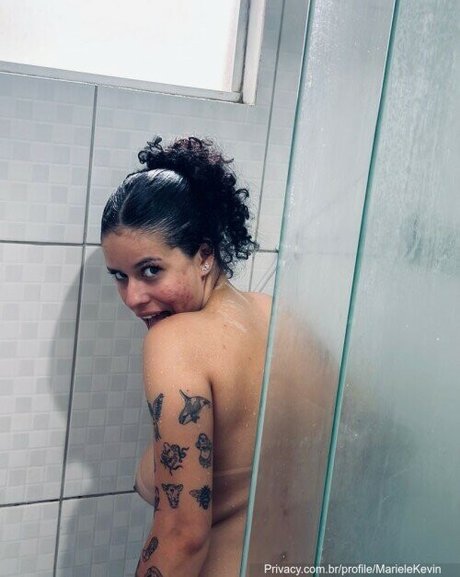 fans sociaux uniquement sexy nue image