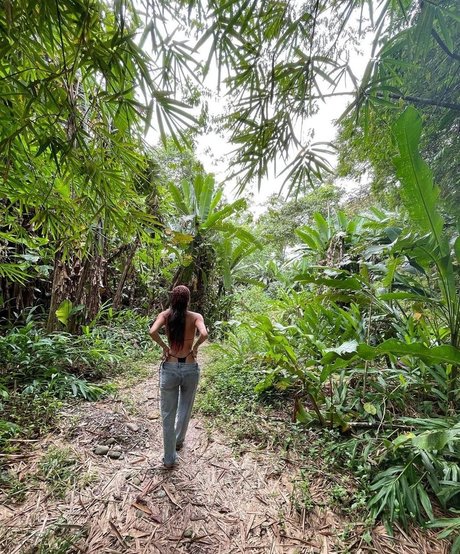 pom-pom girl asiatique onlyfans assez exclusif galeries