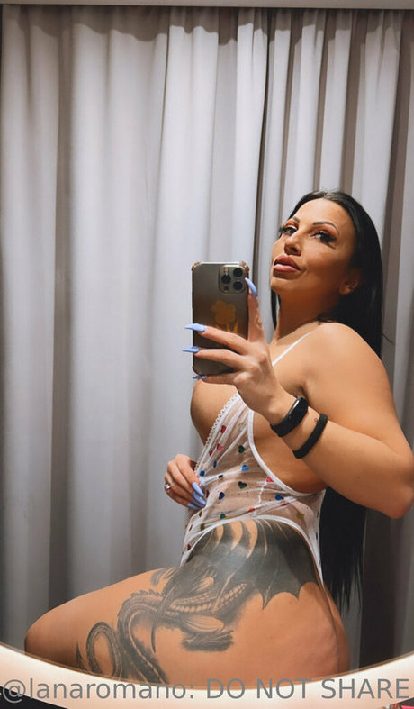 lanaromano nus de stars du porno archive