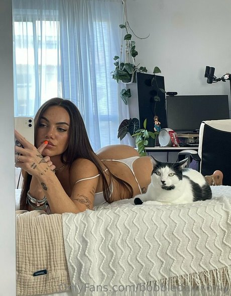 bobbiedavisonly modèle artistique galeries