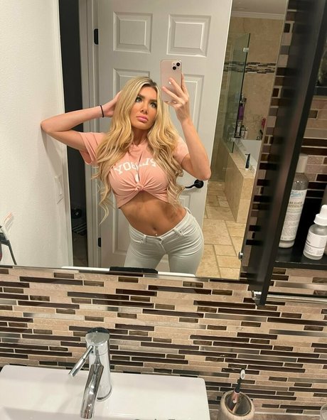 pom-pom girl nue onlyfans érotique sympa images