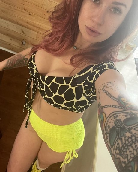 visage blond uniquementfans sexy jolie galerie