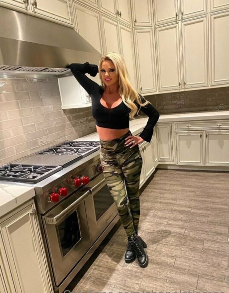 visage blond uniquementfans belle haute qualité des photos