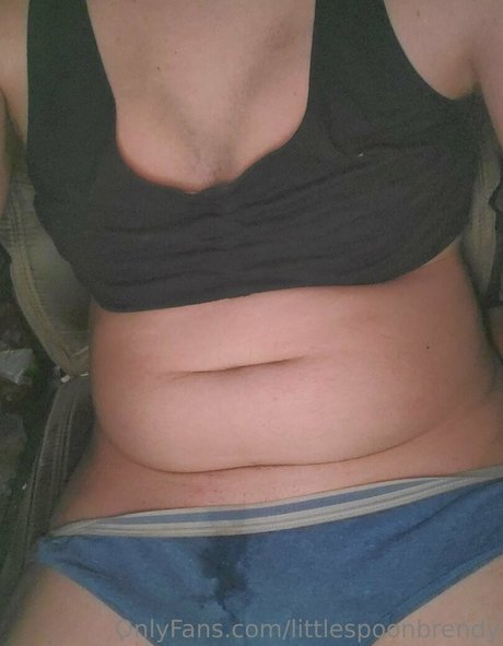 fille courbée dà côté onlyfans sexy meilleur img