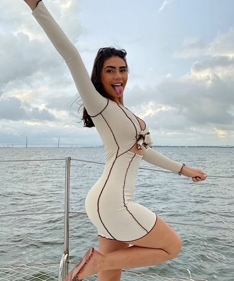 Maddy Mahmoudi belle étoile galeries