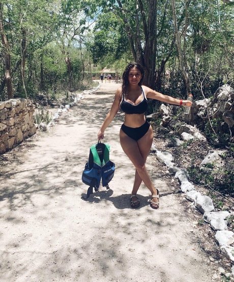 Maddy Mahmoudi star du porno gratuite image