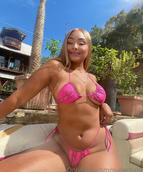 superdalu belle actrice img