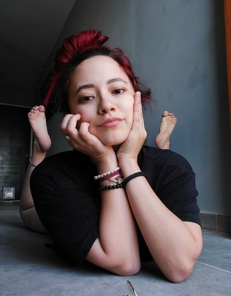 milf aux cheveux noirs onlyfans chaud sympa archive