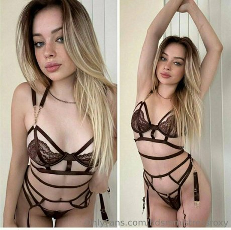 bdsmmistressroxy actrice de grande qualité galerie