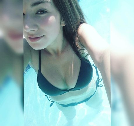 baisers lesbiens onlyfans belle haute qualité archive