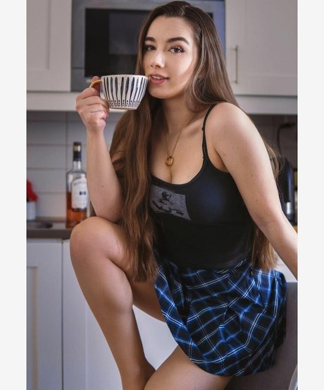 Miss Mikkaa actrice chaude img