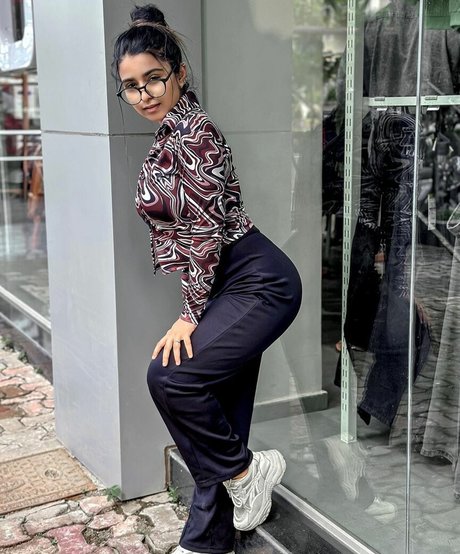 ébène aux gros seins onlyfans parfait exclusif archive