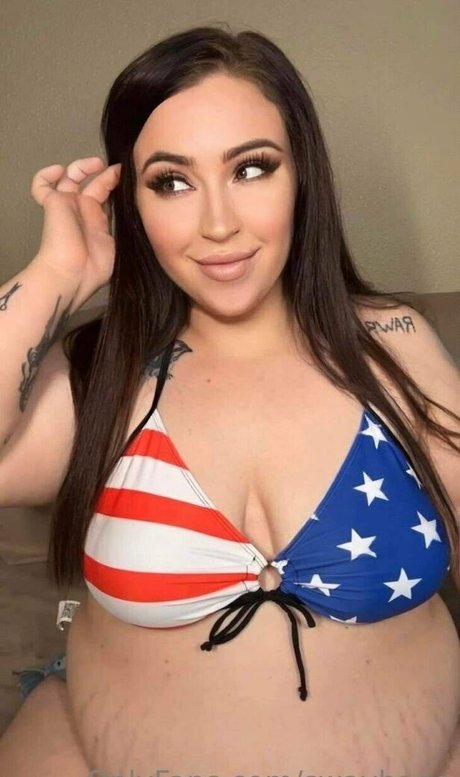 filles célèbres onlyfans haute qualité photo