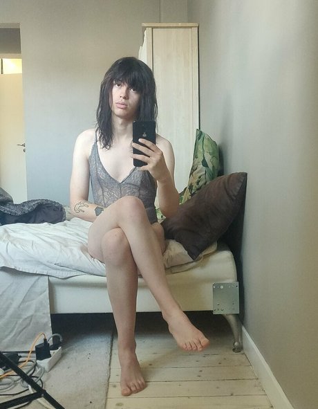 pastelle trash étoile nue images