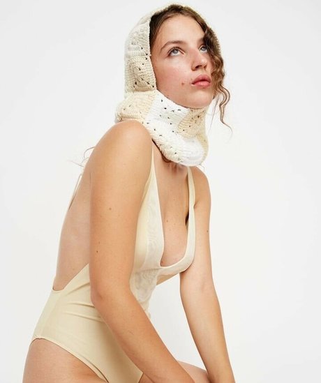 Ava Pearlman haut modèle images