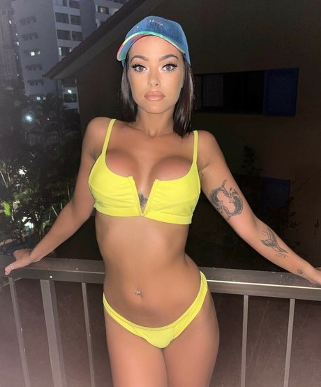 fille courbée dà côté onlyfans nus photo