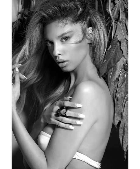 Liyan Adi star du porno belle des photos