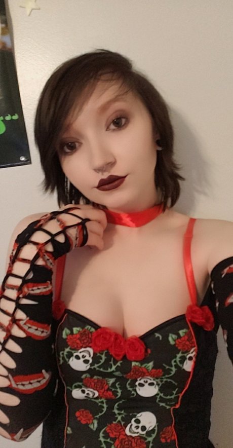 blonde aux gros seins onlyfans parfait sympa photo