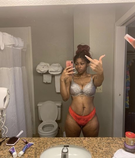 LilBootyCyy star du porno érotique galerie