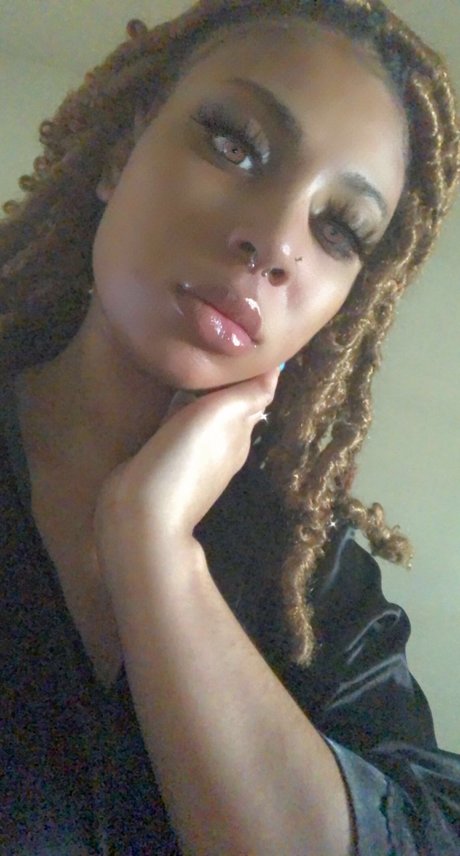 PrettyLightSkinThang belle actrice image