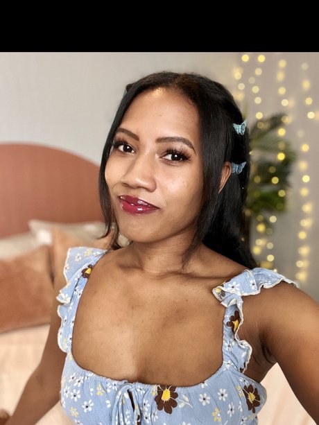 Pris West étoile nue photo