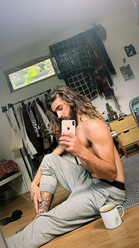 Dayne Blaxton nus étoiles images