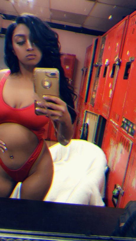 Pretty Pussy Perla star du porno sympa image