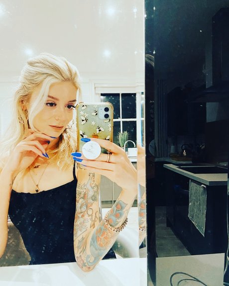 Quirkk star du porno belle photo