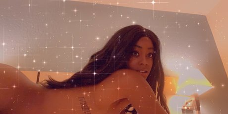 fille courbée dà côté onlyfans porno sympa photo