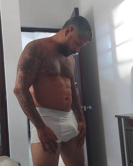 Dominican Studd star pornographique des photos