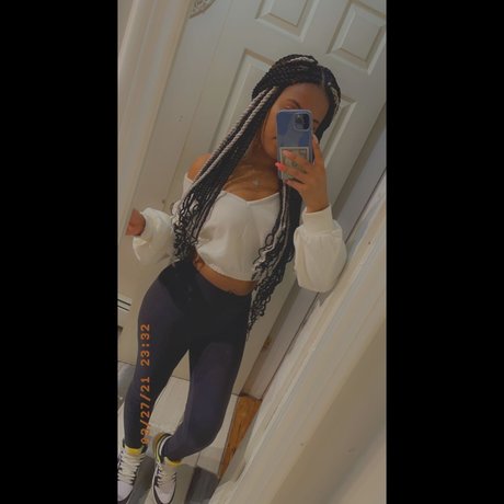 Laura Montilla étoile chaude img