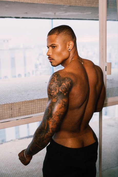 Ramon_ modèle adulte images