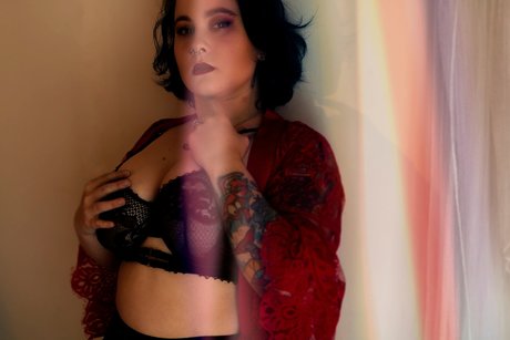 Riae Dragon modèle magnifique photo