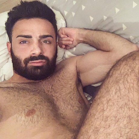 twink poilu onlyfans plutôt sexy collection