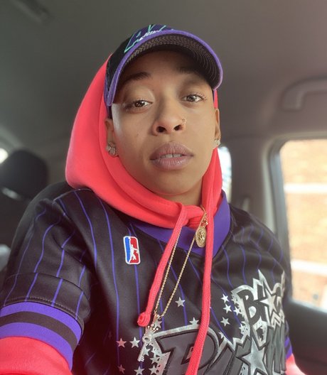 Risky Red actrice érotique photo