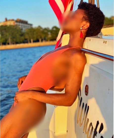 Rina Arem star du porno en haute qualité images