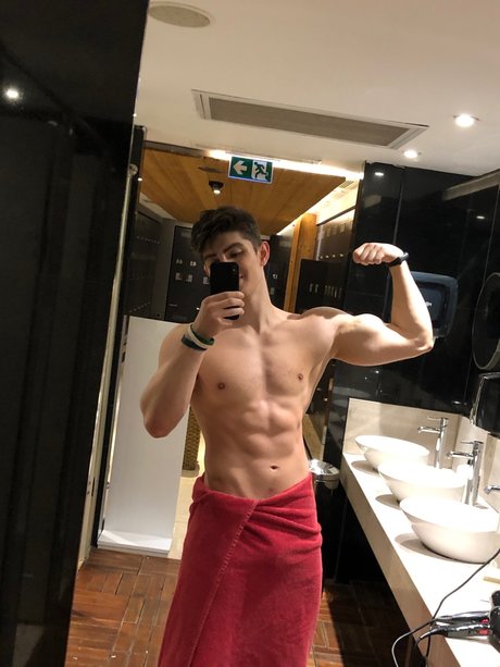 R dvan taytan nus de stars du porno archive