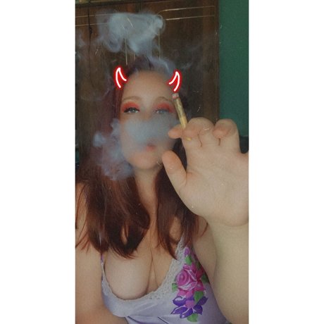 Ruby prettiest pussy on OF modèle de haute qualité des photos