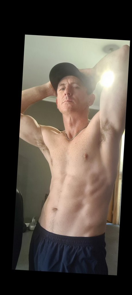 UNDSTM8D actrice libre des photos